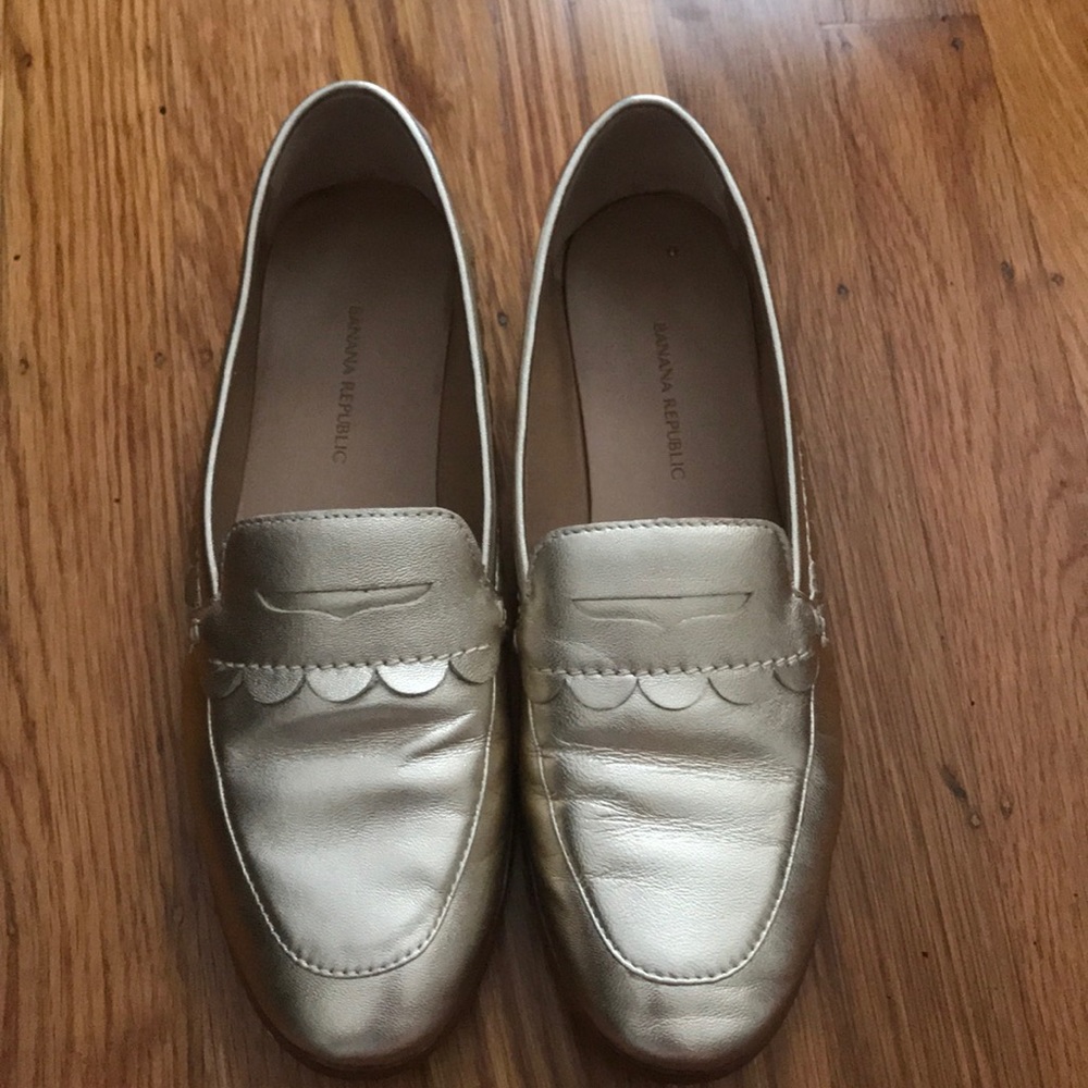 EUC Banana Republic gold loafers